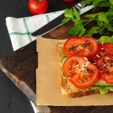 Sandwich with cream cheese, tomatoes and lettuce